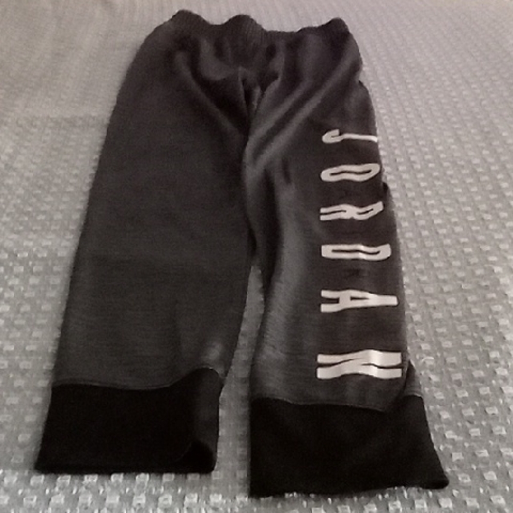 NWOT Air Jordan Boys Heather Gray Athletic Track Pants Sz Small (8-10 yrs)